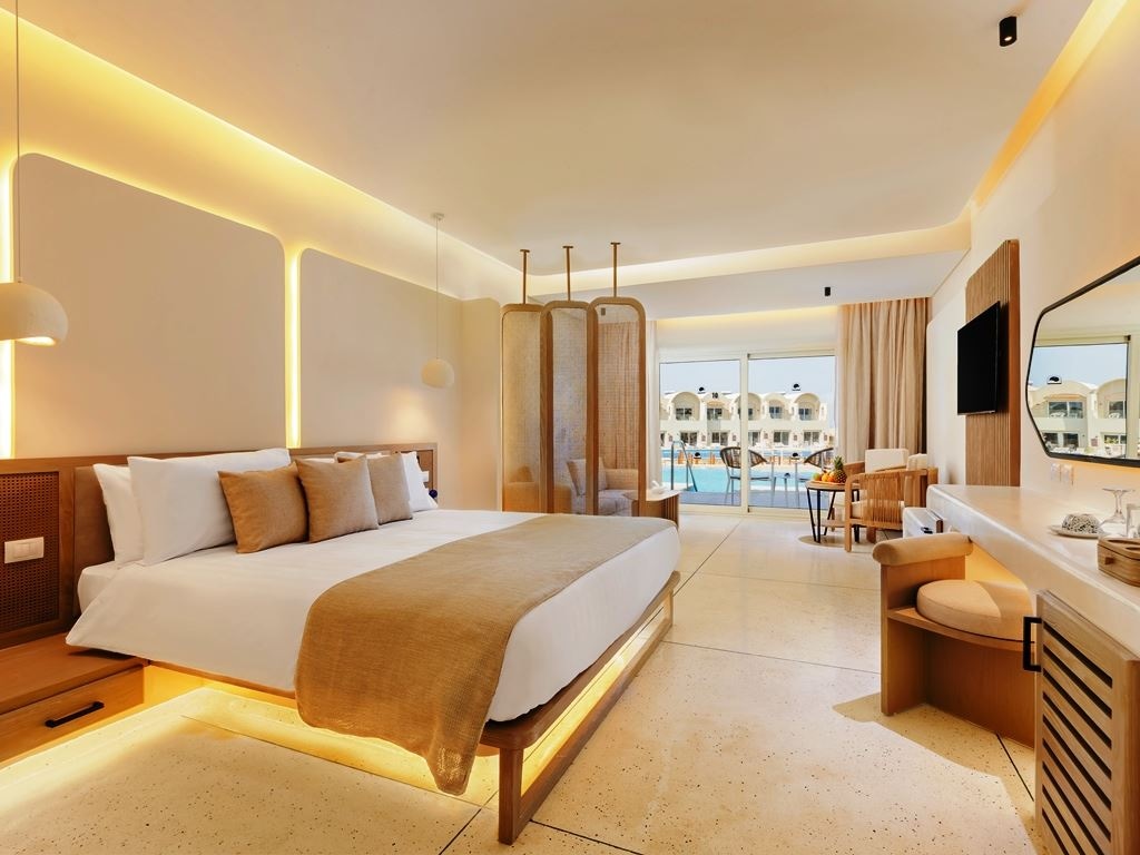 rooms-junior-swimup-suite