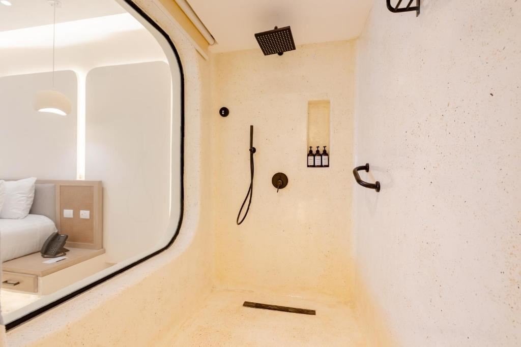 rooms-deluxe-beach-front-pool