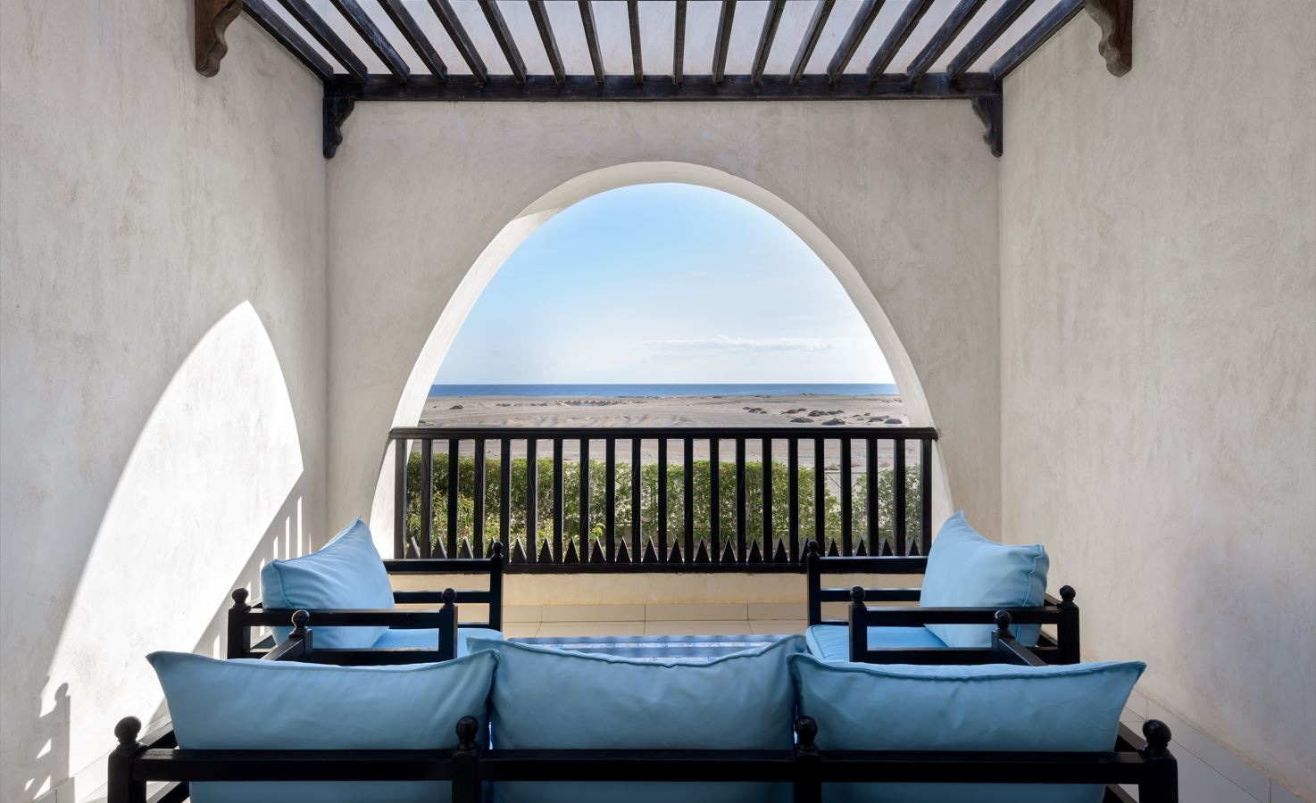 rooms-standard-room-partial-sea-view