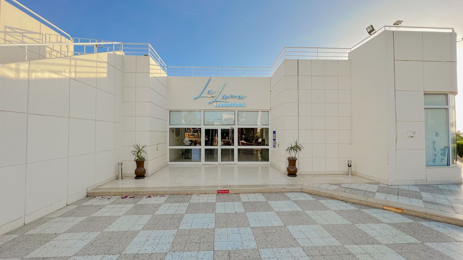 restaurants-la-luna-restaurant