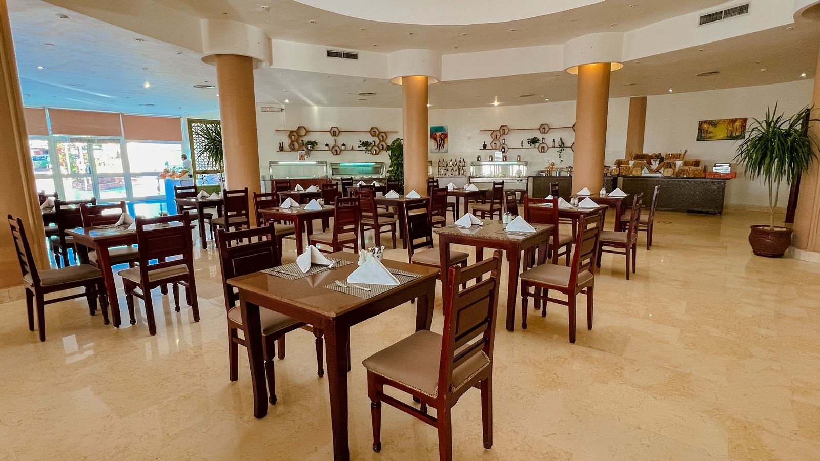 restaurants-la-luna-restaurant