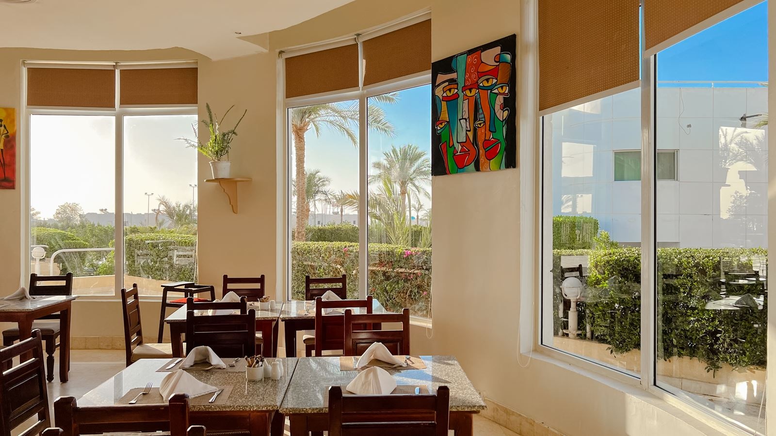 restaurants-la-luna-restaurant