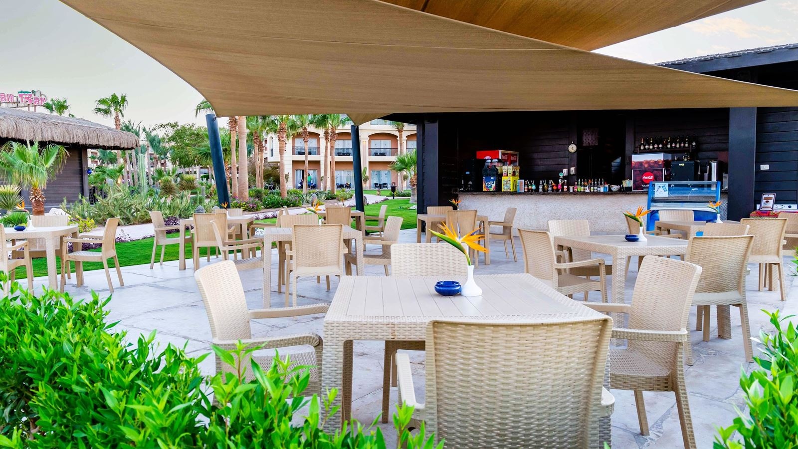 restaurants-beach-bar