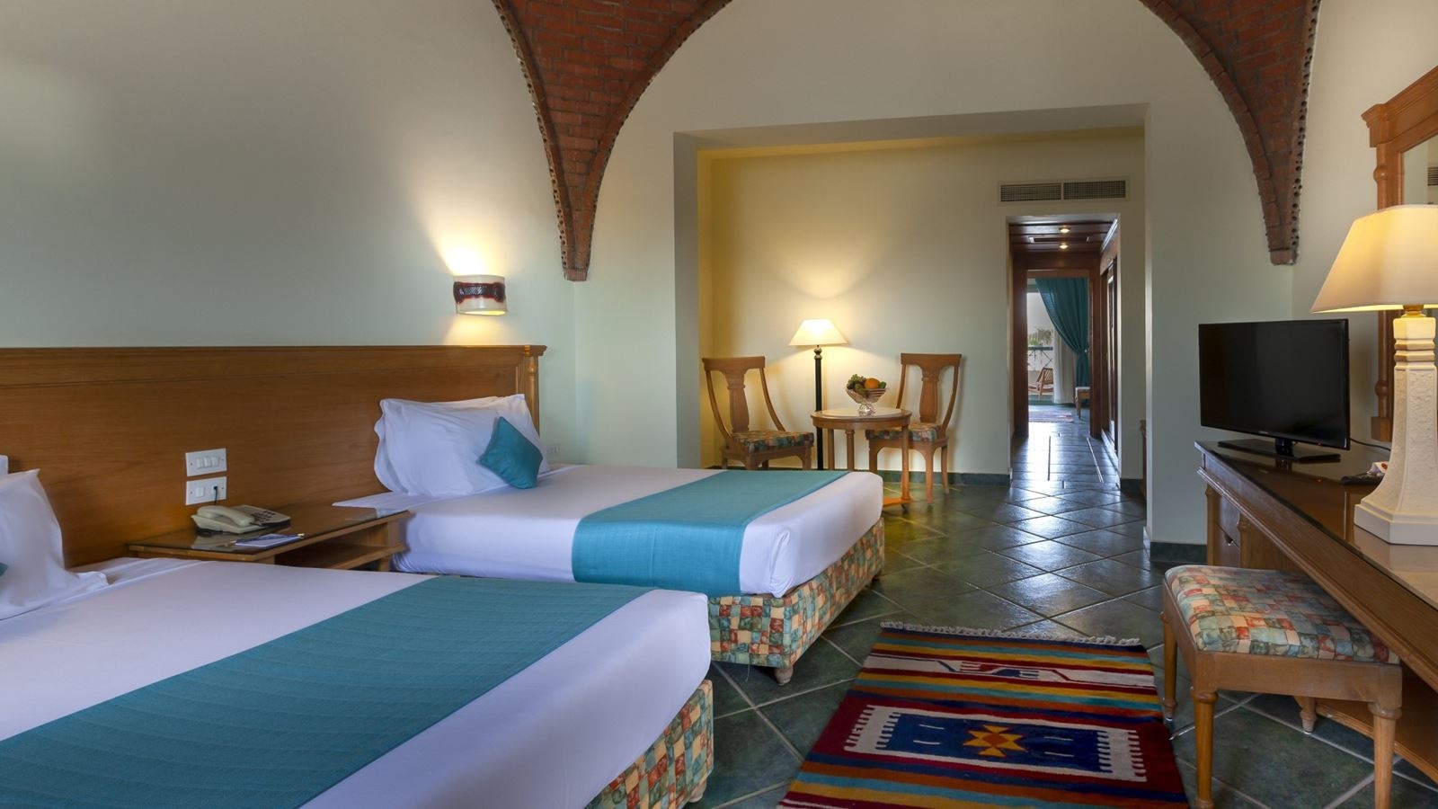 rooms-family-room-pool-view