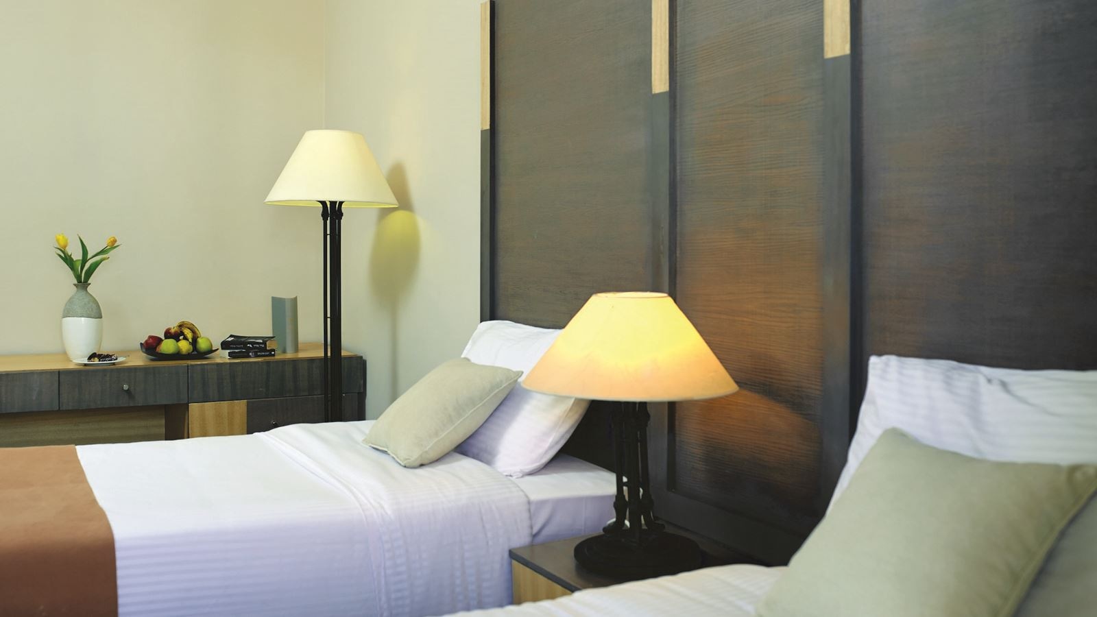 rooms-standard-garden-or-pool-view