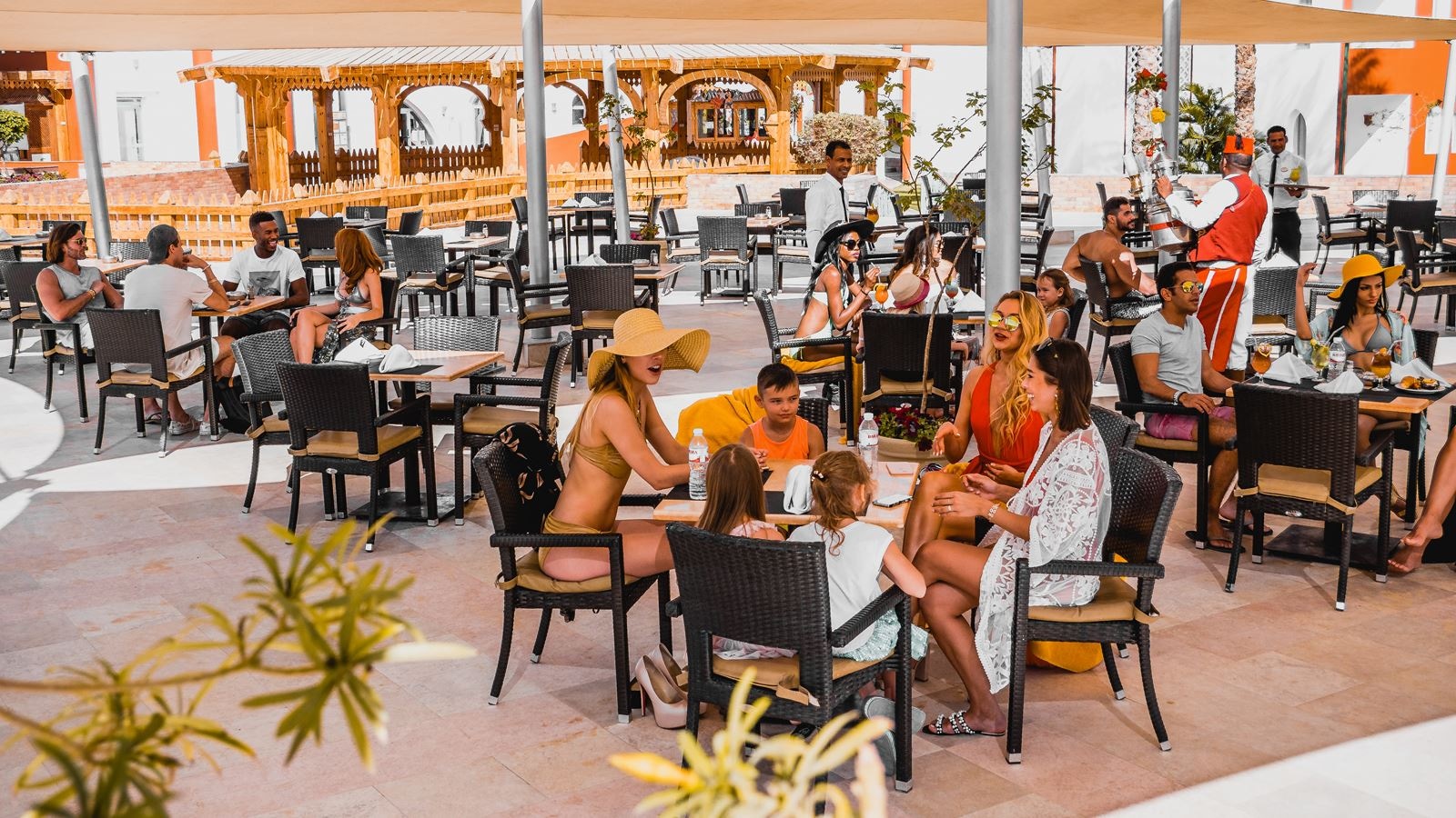 restaurants-aqua-pool-bar