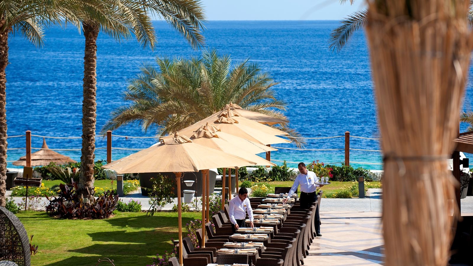 bars-island-pool-bar