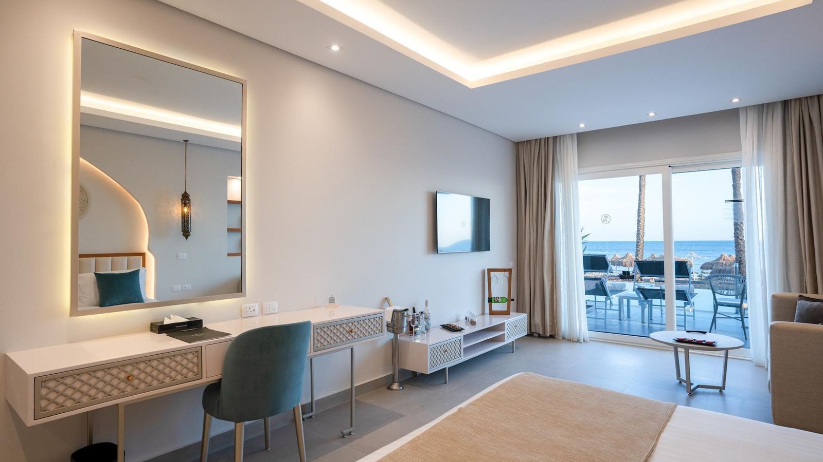 rooms-posh-swimup-suite-pool-viewbeach-front