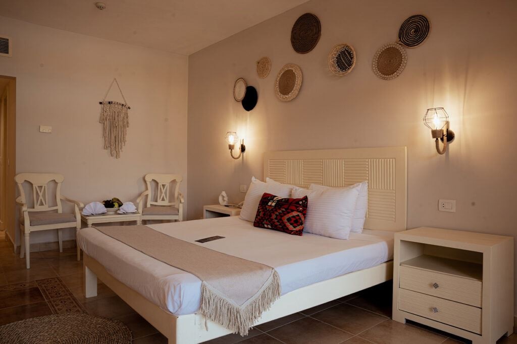 rooms-elphistone-deluxe-pool-view