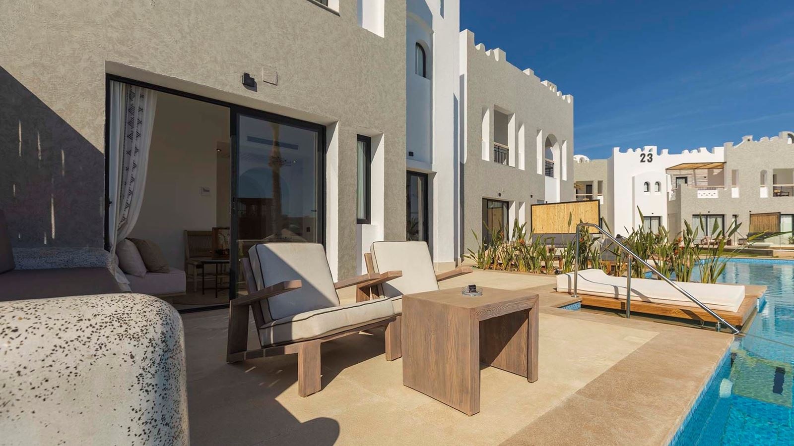 rooms-junior-suite-swim-up-pv