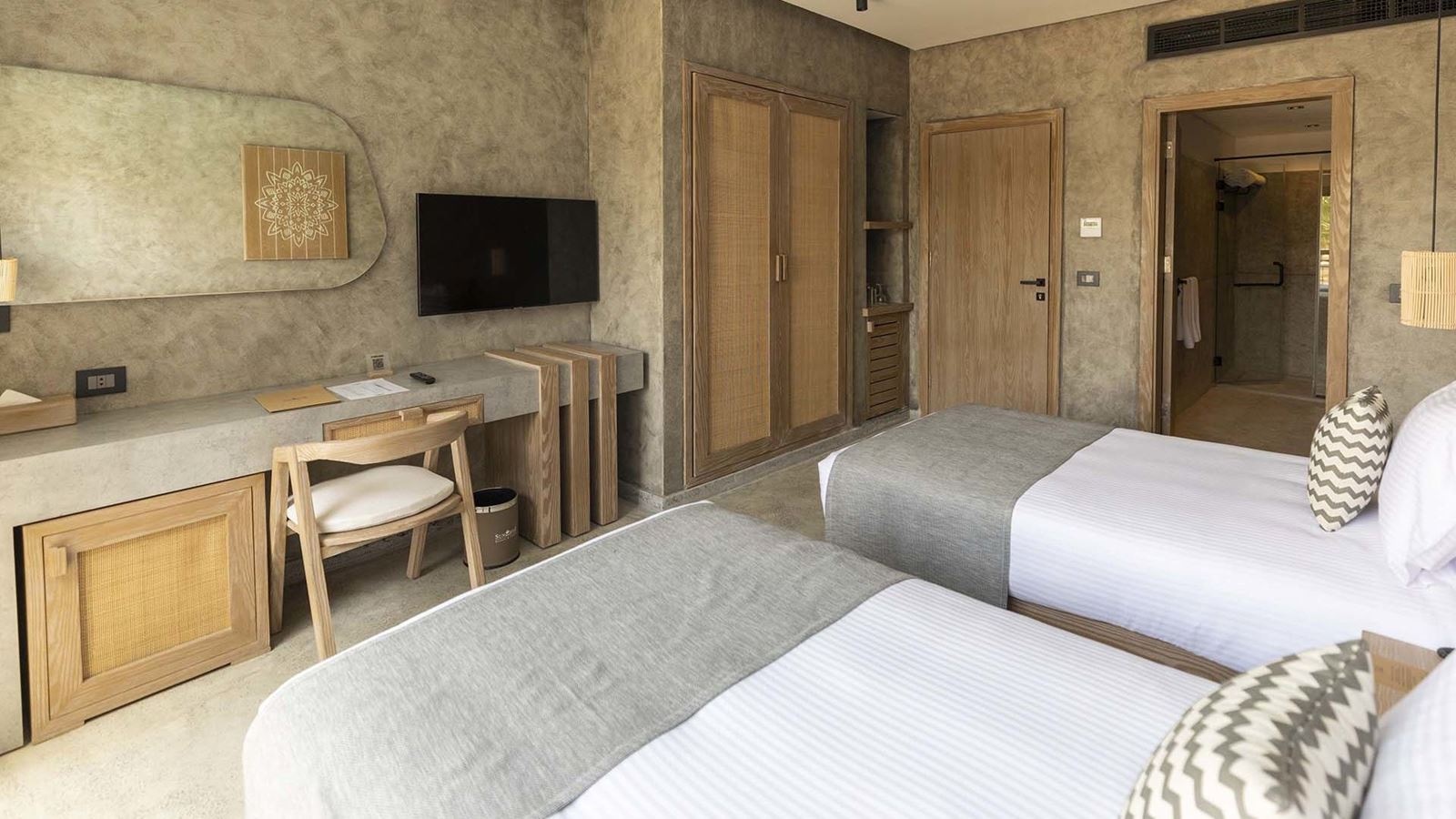 rooms-executive-suite-jacuzzi-psv