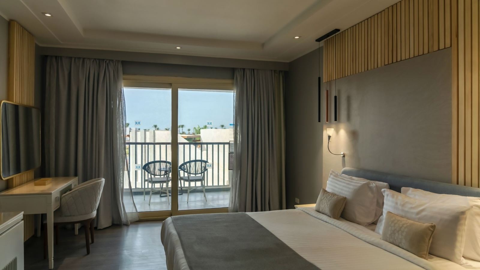 rooms-executive-jacuzzi-suite-sea-view