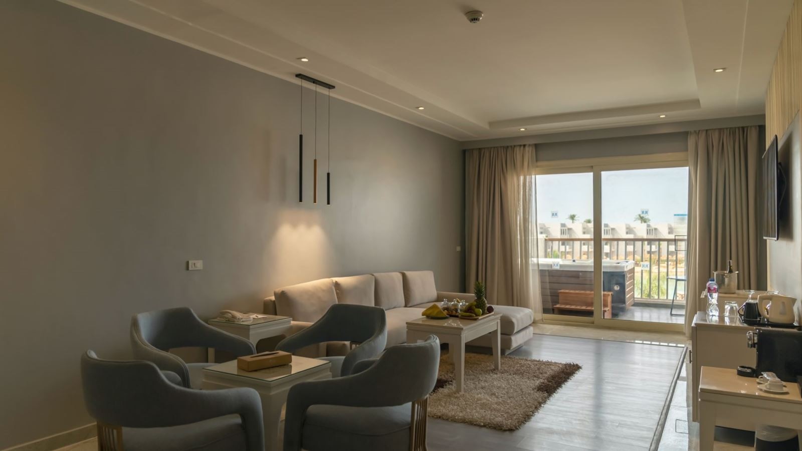 rooms-executive-jacuzzi-suite-sea-view