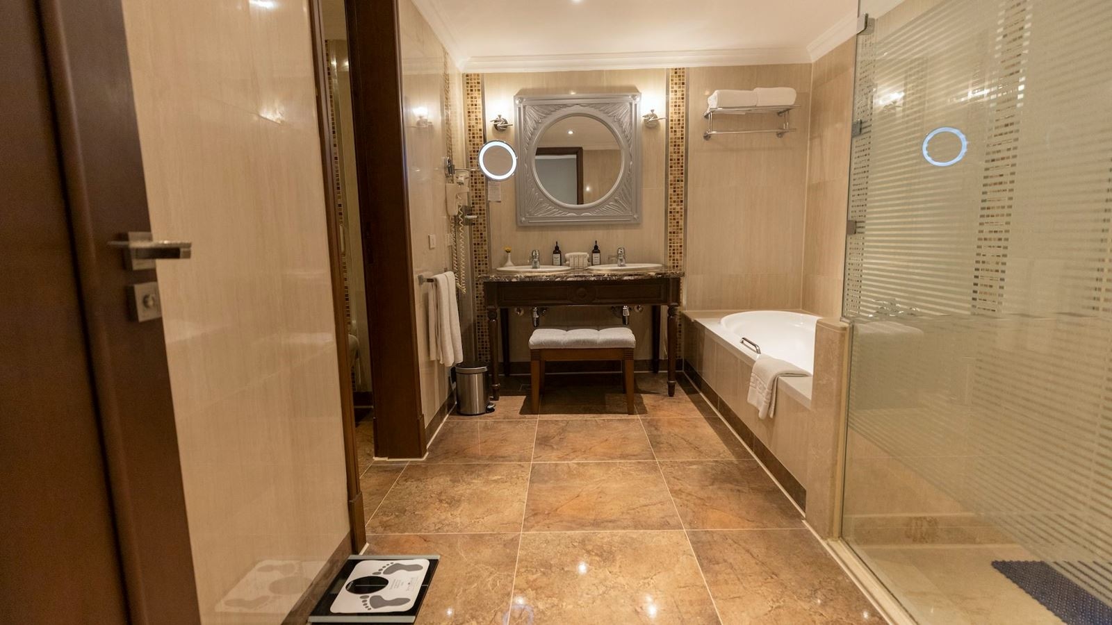 rooms-pool-suite-sea-view