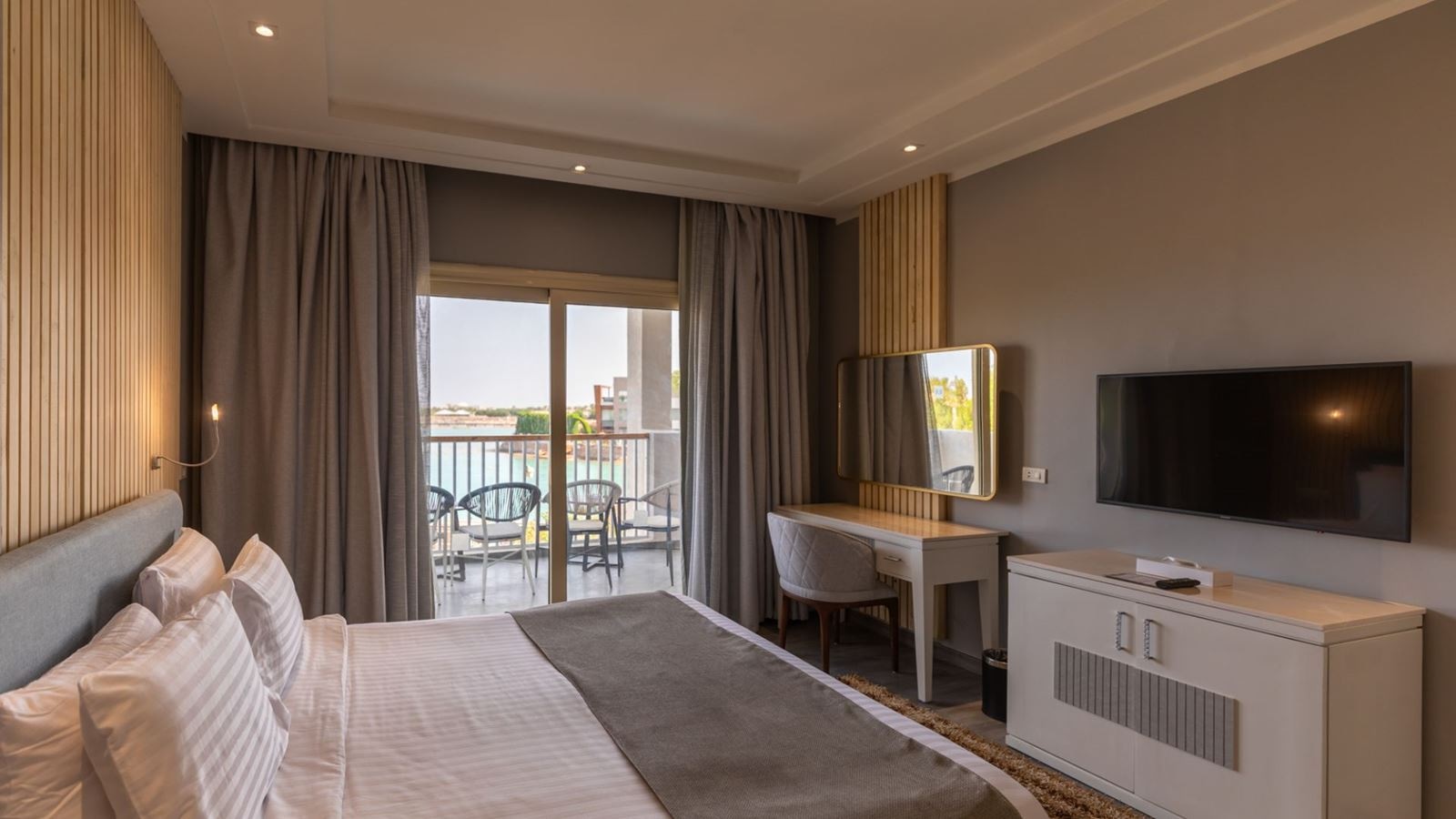 rooms-crystal-jacuzzi-suite-sea-view