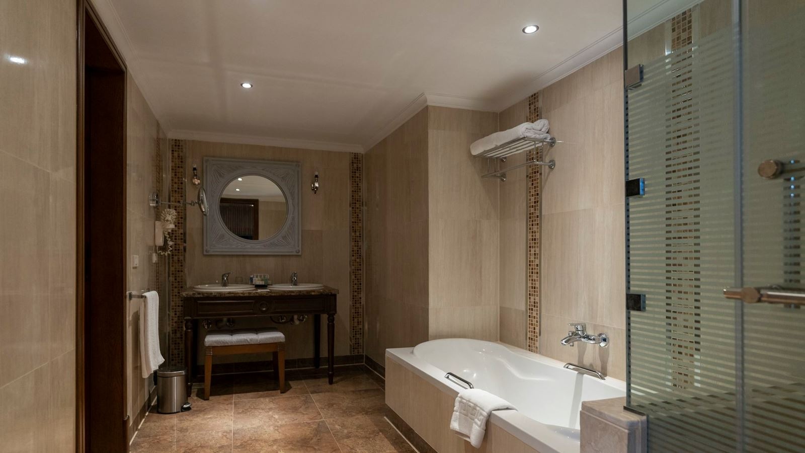 rooms-jacuzzi-suite-sea-view