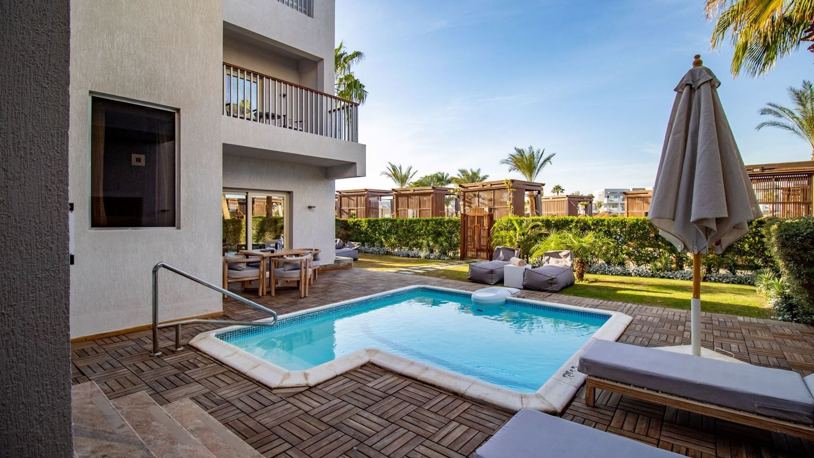 rooms-junior-swim-up-suite