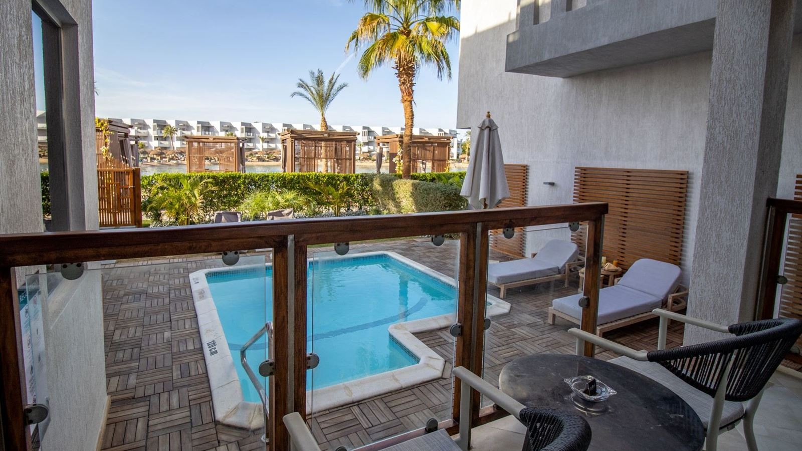 rooms-junior-swim-up-suite