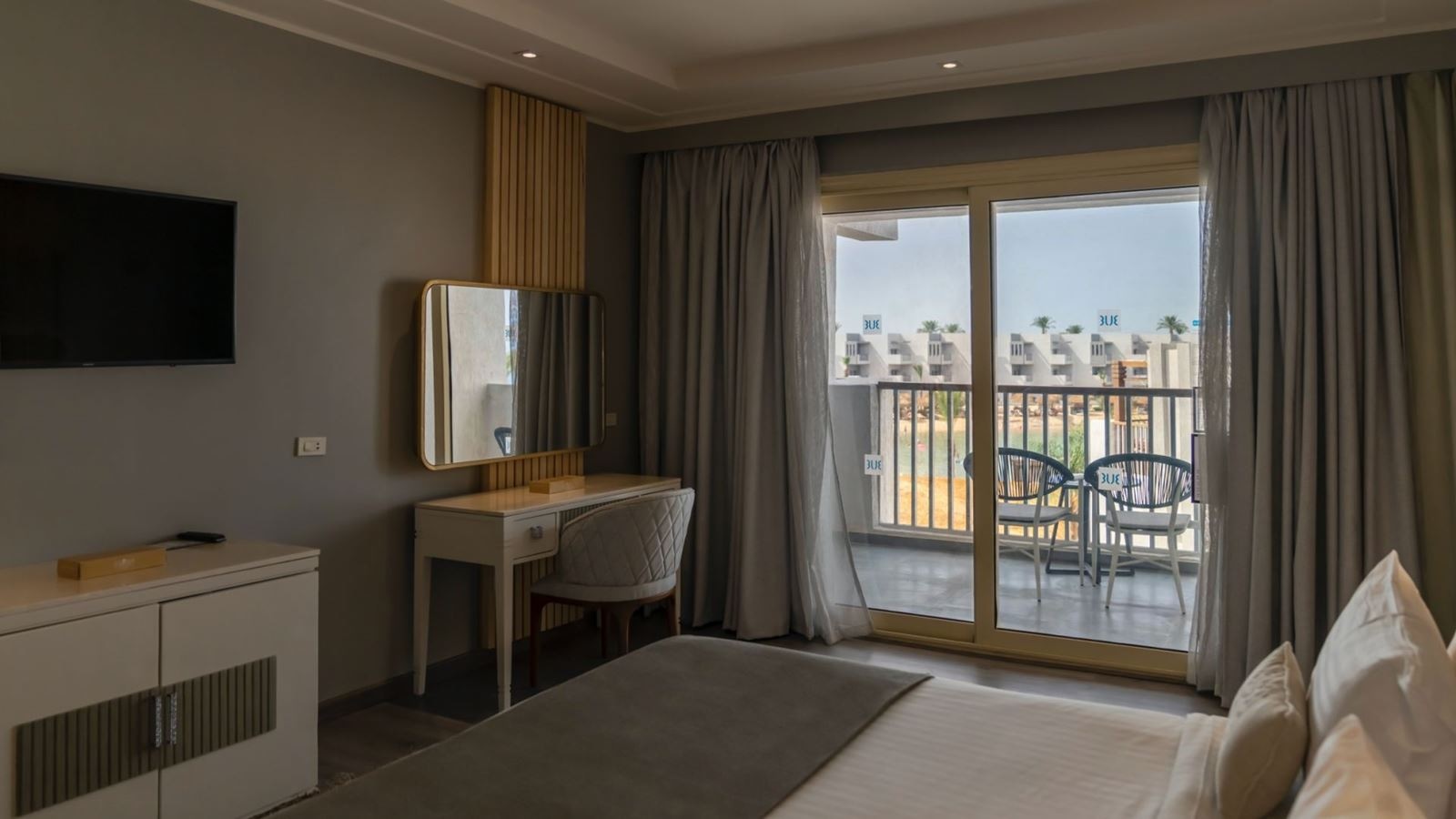 rooms-executive-jacuzzi-suite-sea-view