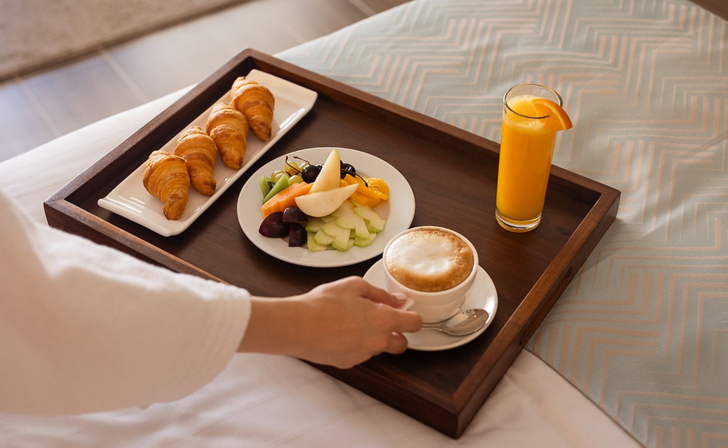 rooms-coral-grand-club-room-beach-front-view--vip-amenities