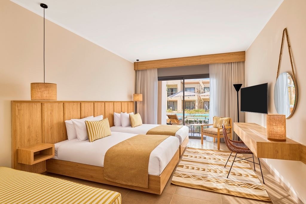 rooms-superior-pool-view