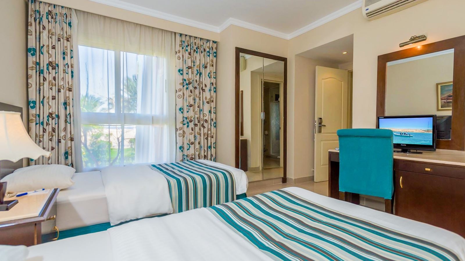 rooms-family-suite-garden-view