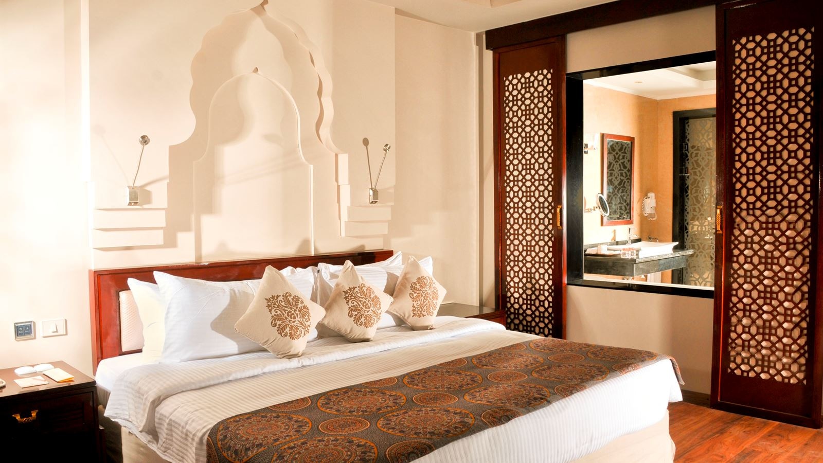 rooms-posh-club-executive---swimup-suite-pv