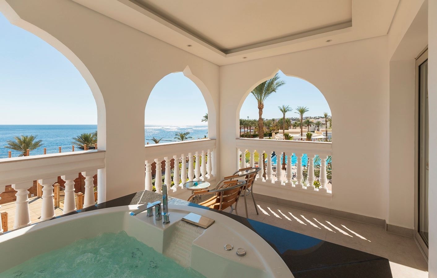 rooms-posh-club-executive-swimup-suite-sv