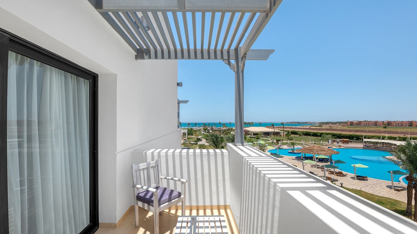 rooms-deluxe-pool-or-lagoon