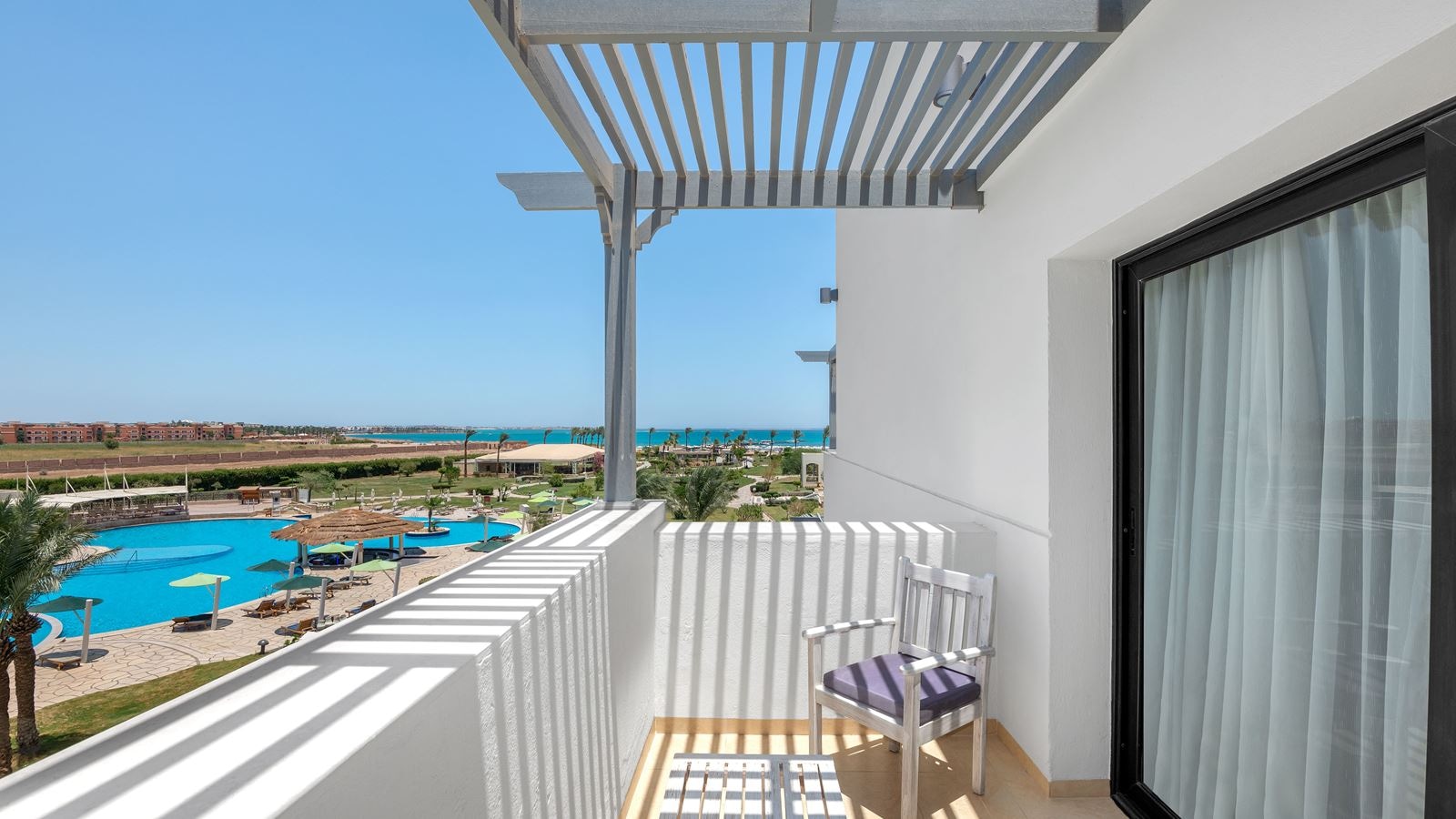rooms-deluxe-side-sea-view