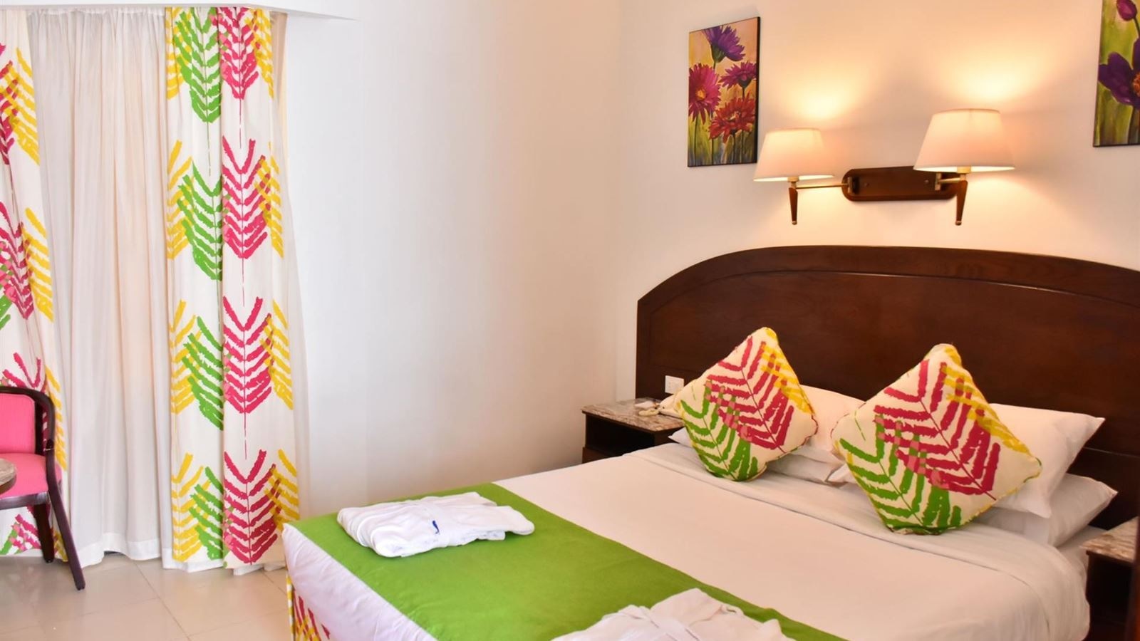 rooms-deluxe-pool-or--side-sea-view