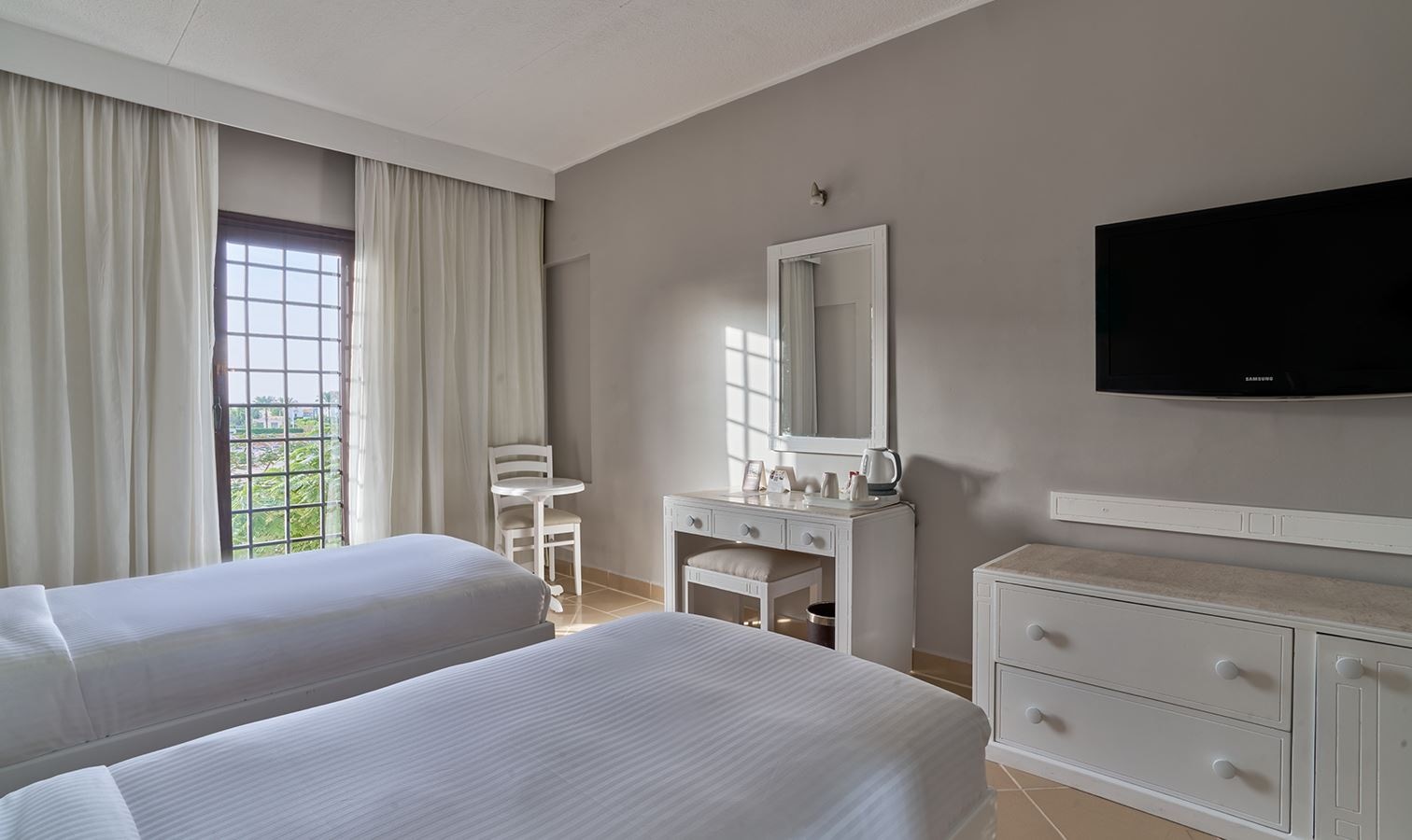 rooms-standard-room-with-french-balcony