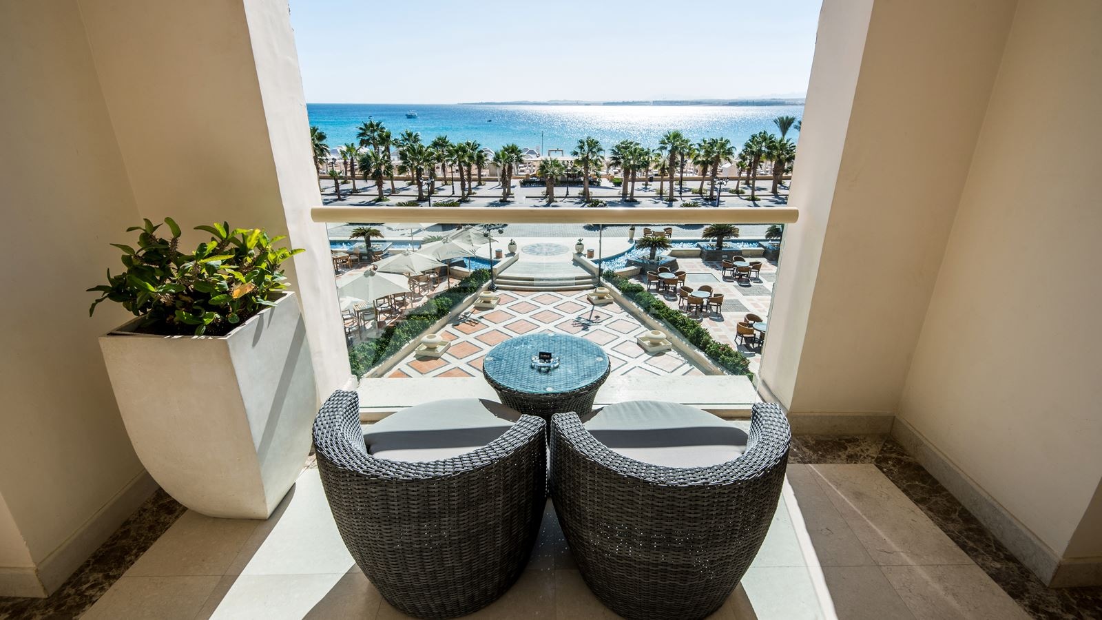 rooms-deluxe-room-sea-view