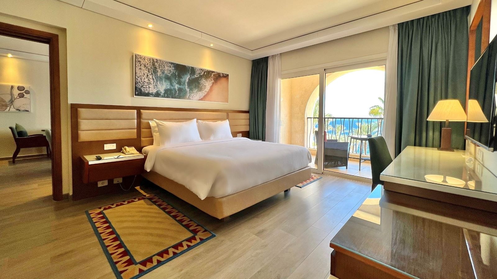 rooms-sea-front-one-bedroom-suite--lounge-access