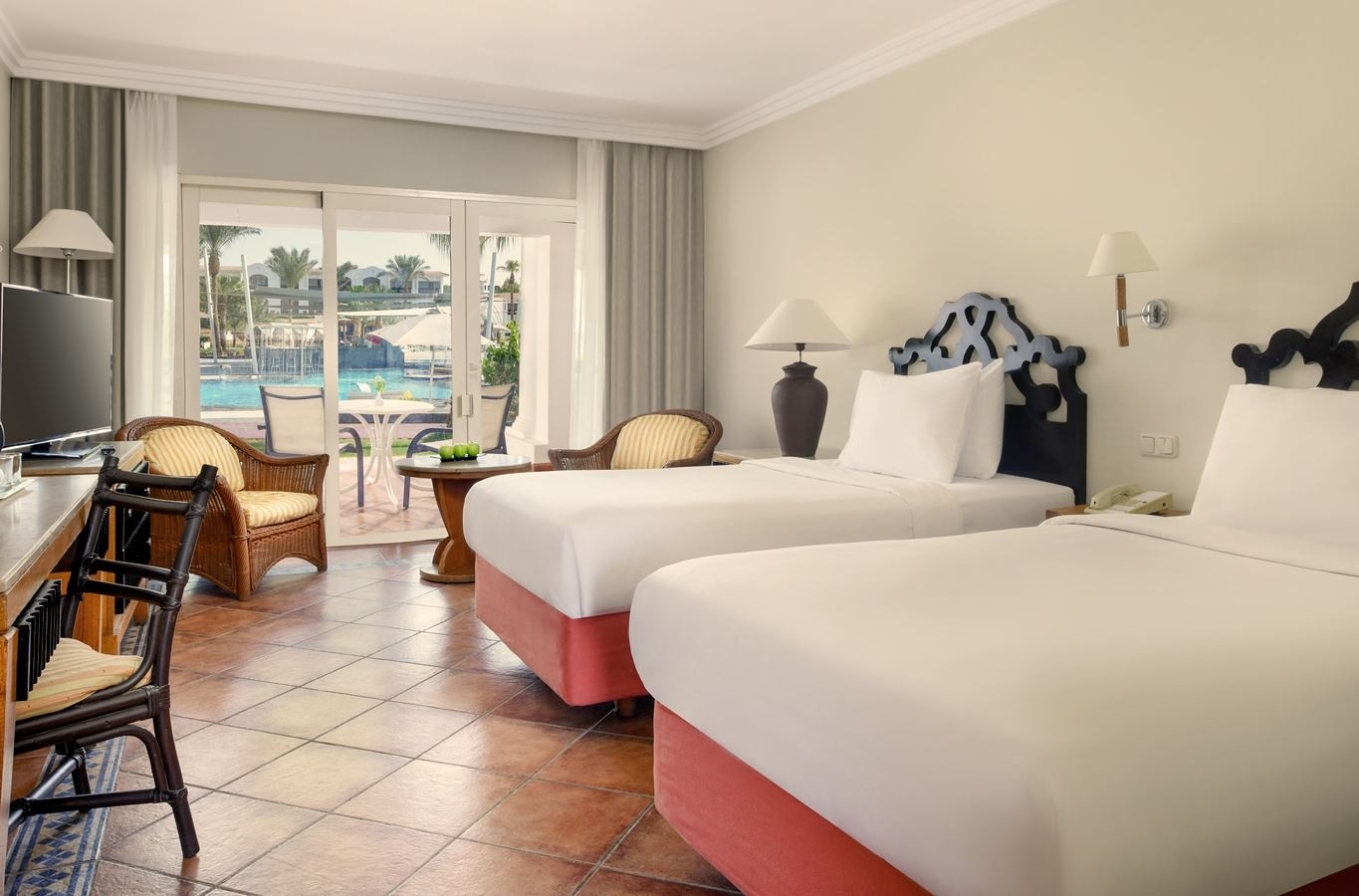 rooms-deluxe-main-pool-view-room