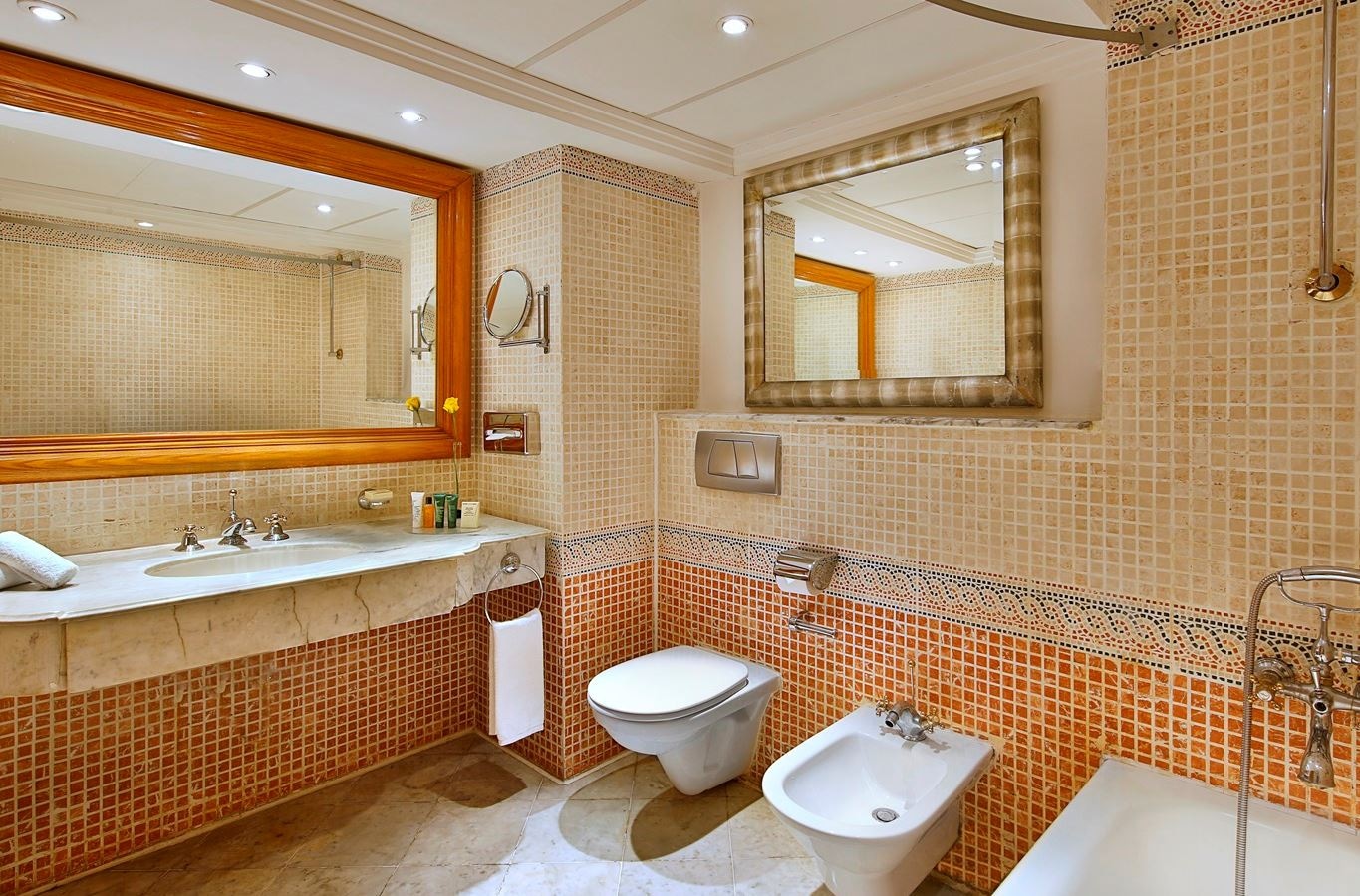 rooms-deluxe-main-pool-view-room