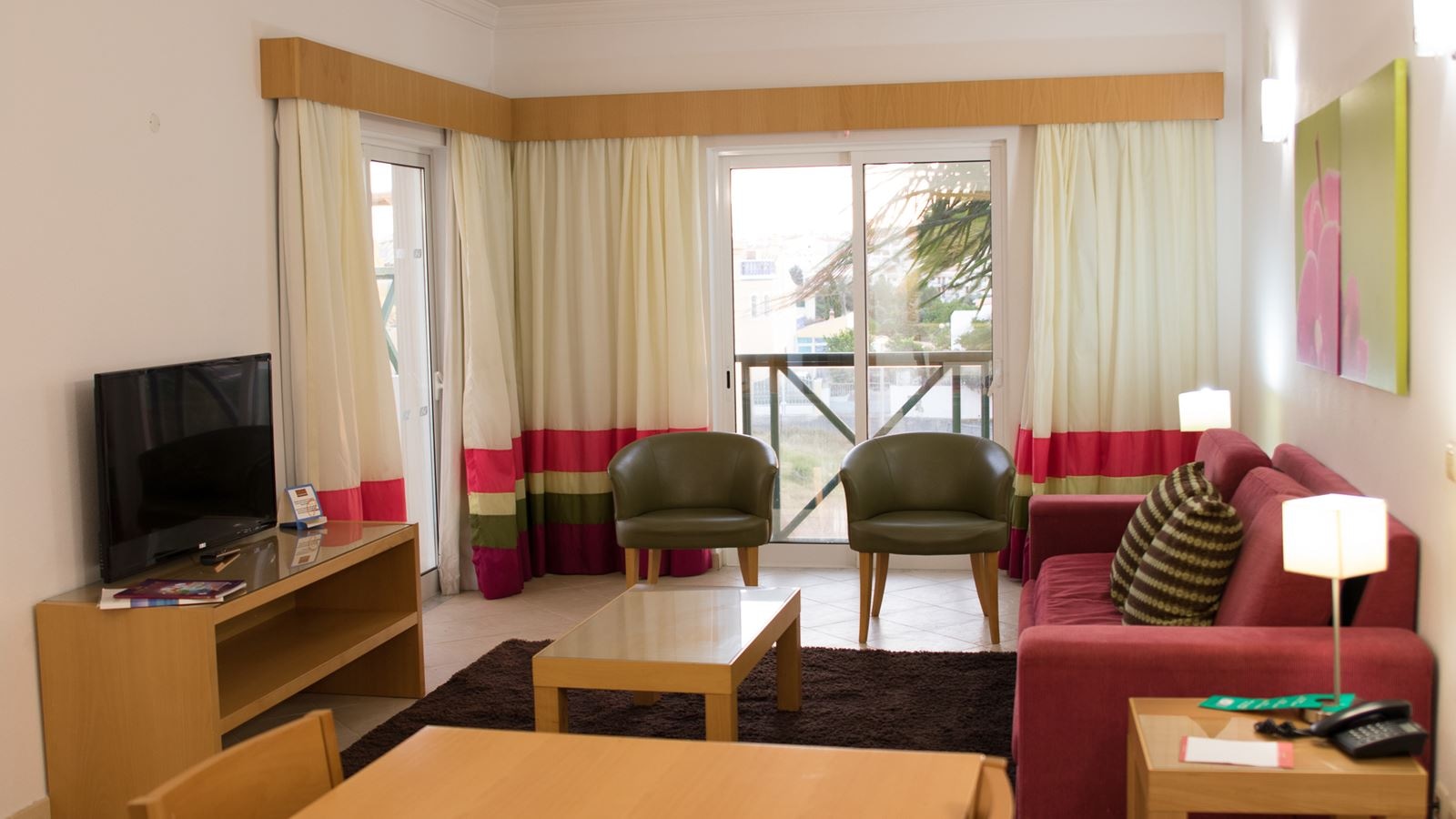 rooms-deluxe-one-bedroom-apartment