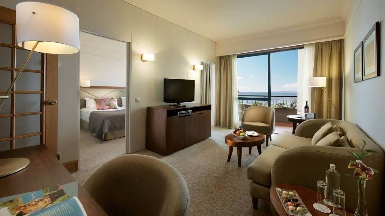 rooms-js--junior-suite