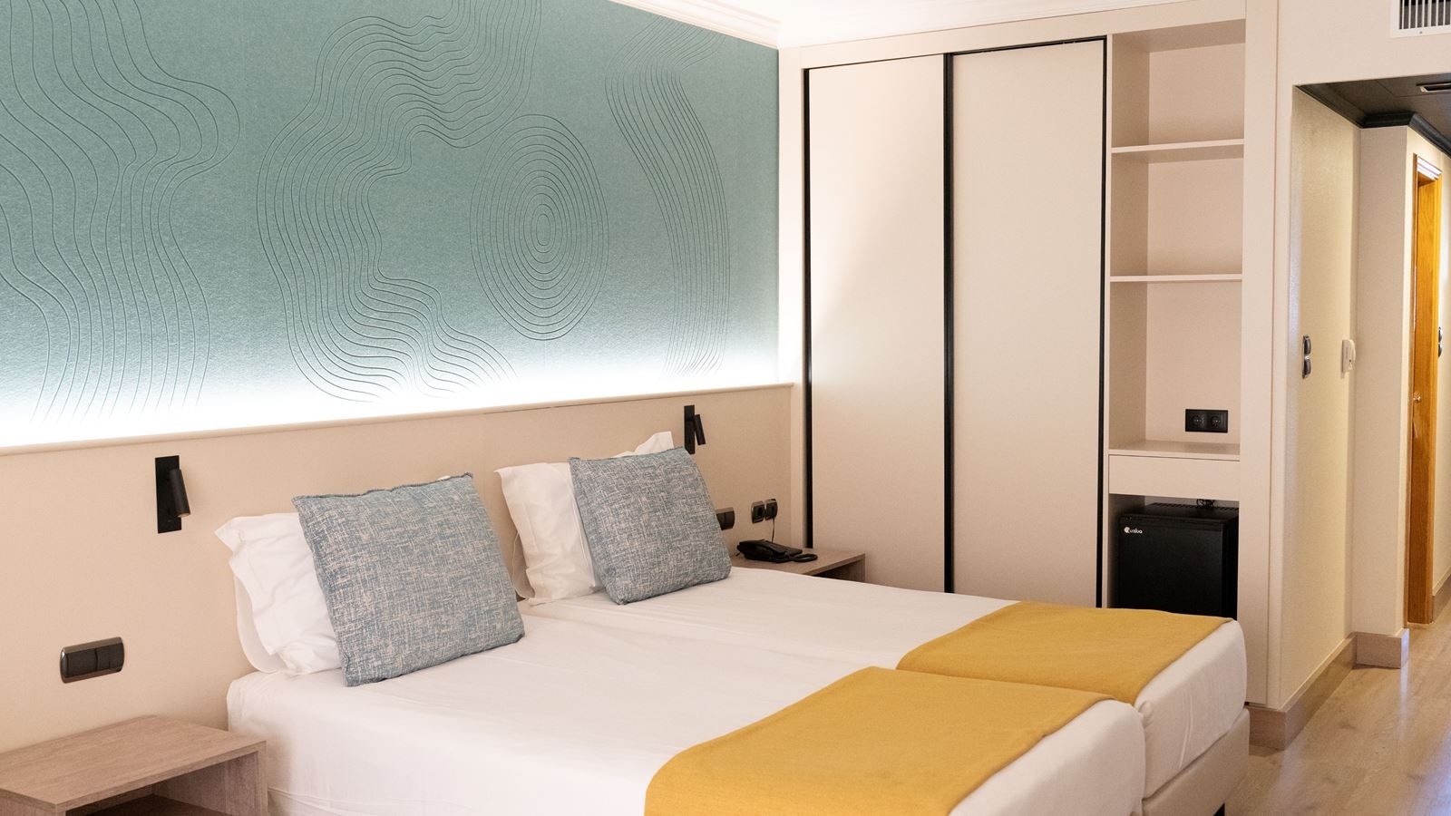 rooms-double-room-balcony-or-terrace-dbl