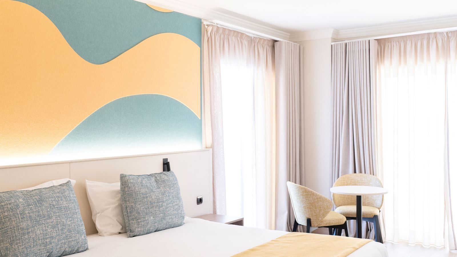 rooms-double-side-view-balcony-or-terrace-dbl-vm