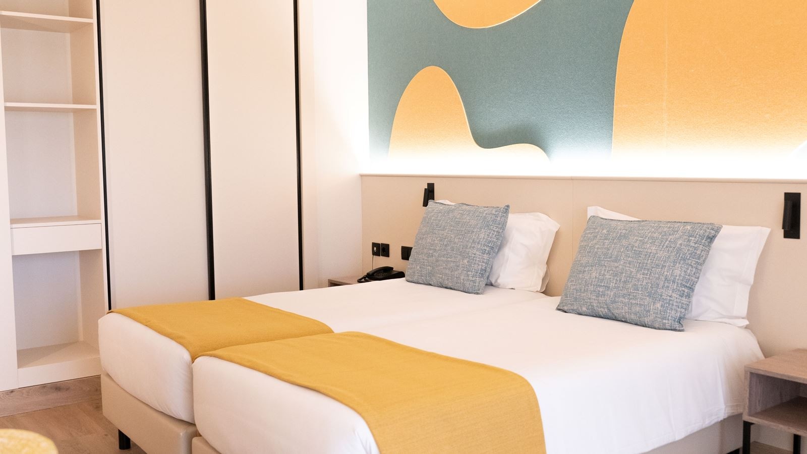 rooms-family-room-balcony-or-terrace-fam