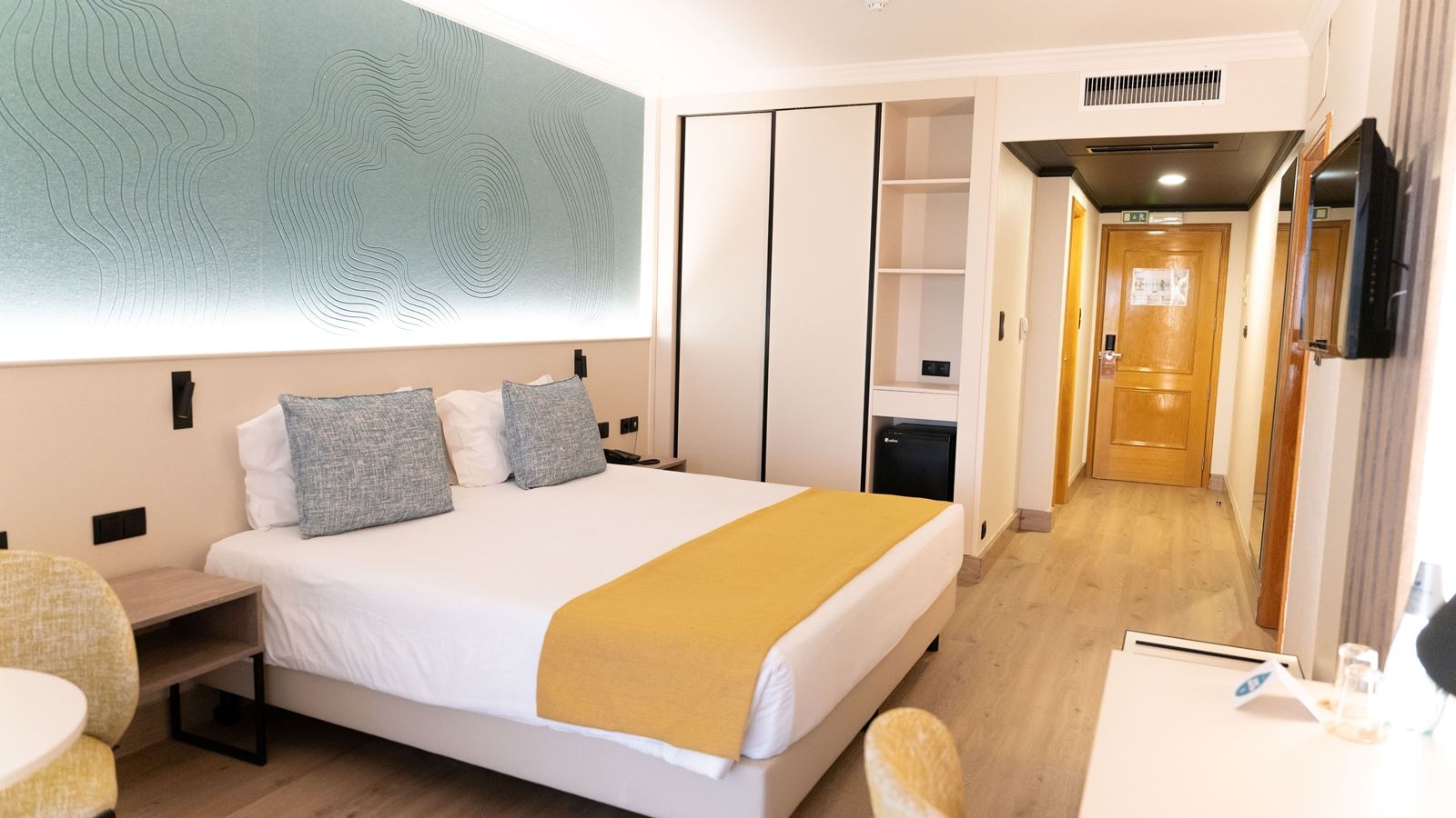 rooms-family-room-balcony-or-terrace-fam