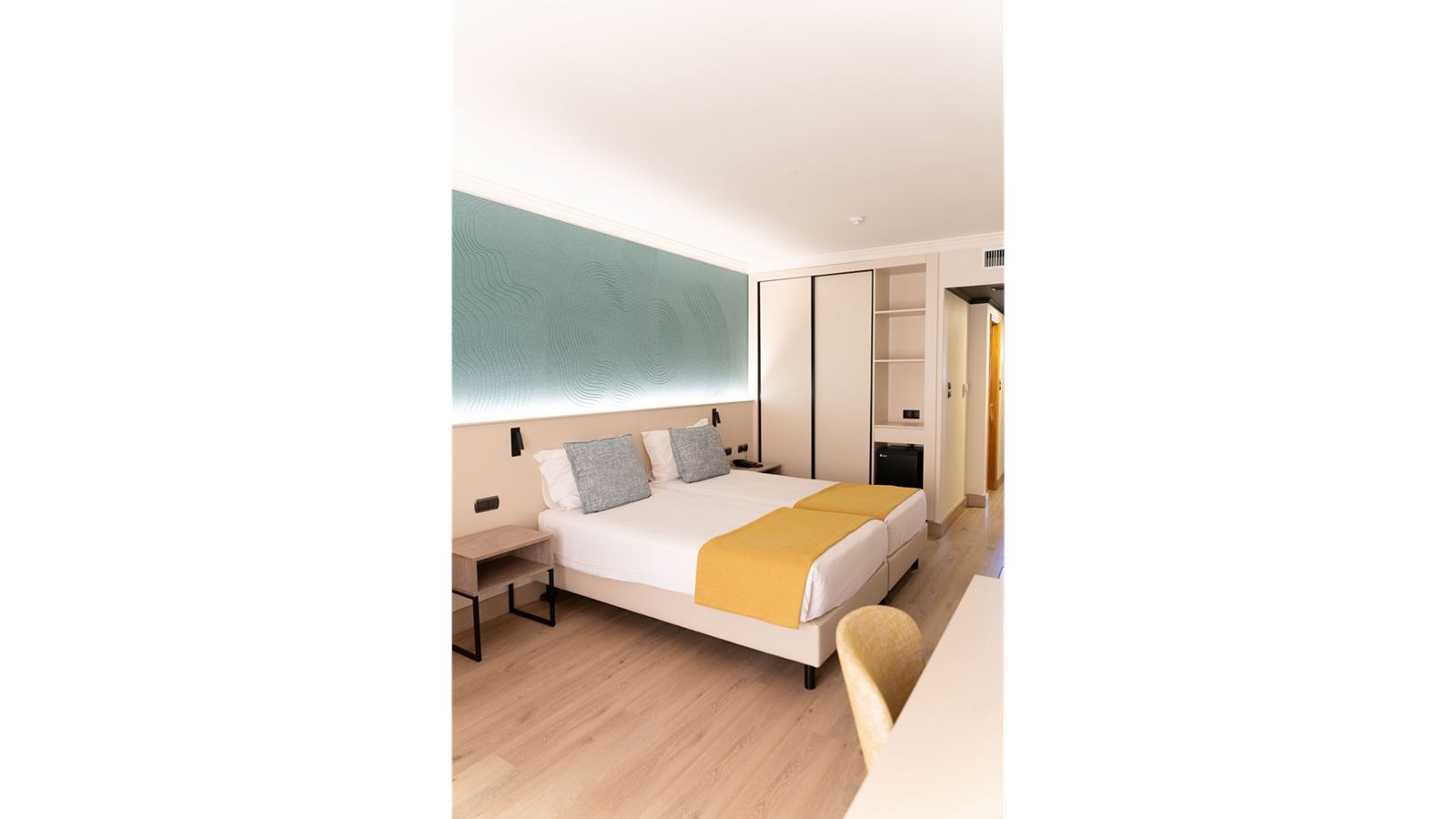 rooms-double-room-balcony-or-terrace-dbl