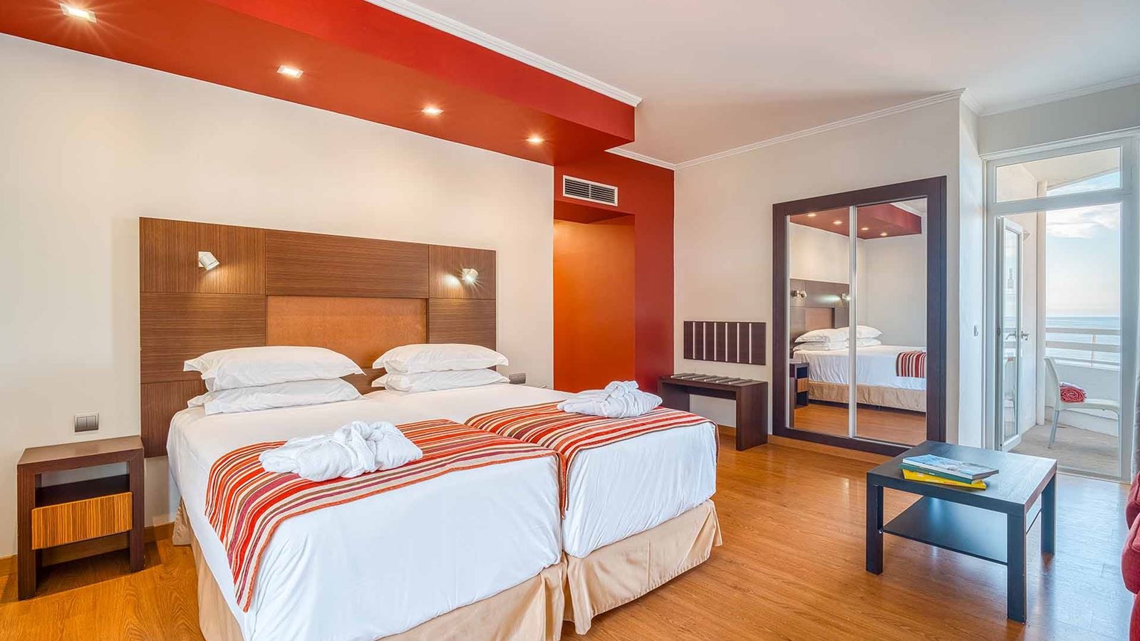 rooms-deluxe-room-sea-view