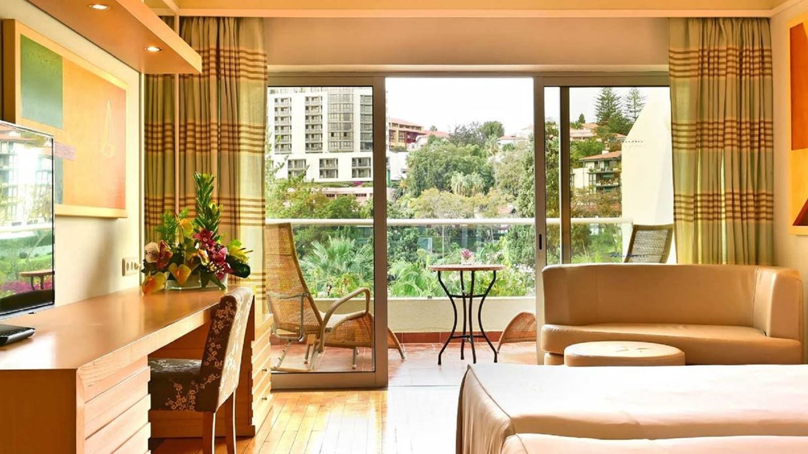 rooms-classic-pool-view