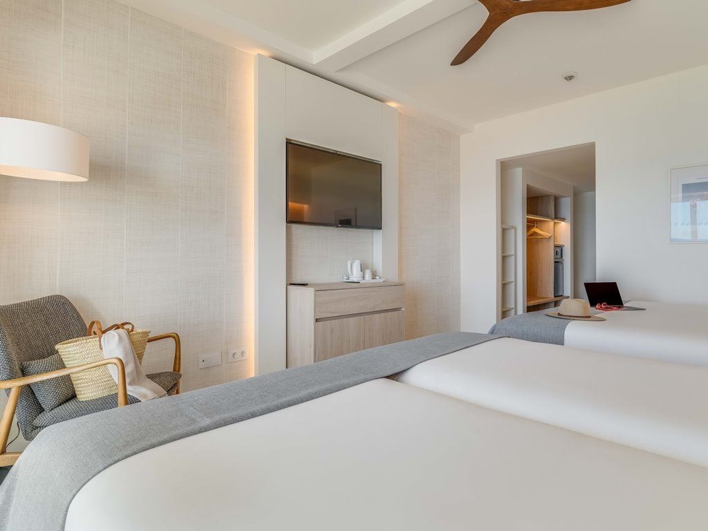 rooms-fo--family-superior-sea-view