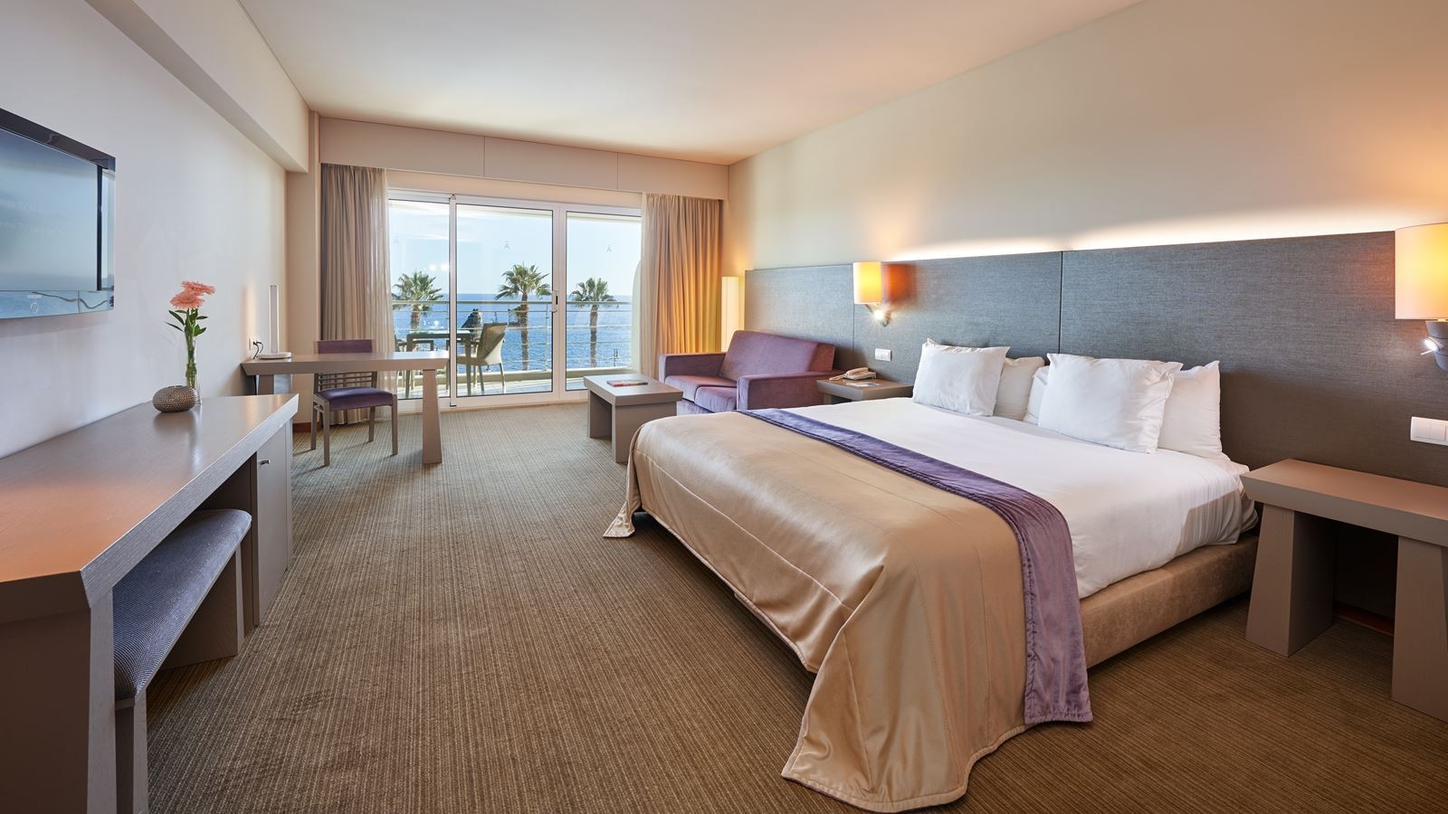 rooms-superior-front-sea-view-with-balcony-or-terrace