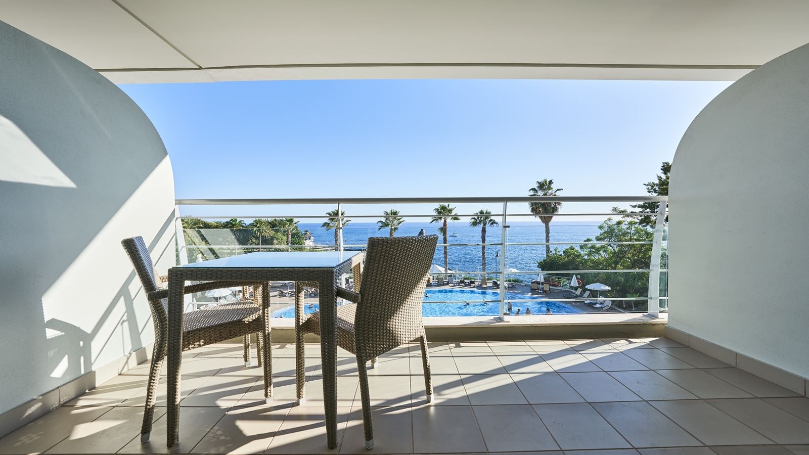 rooms-superior-front-sea-view-with-balcony-or-terrace