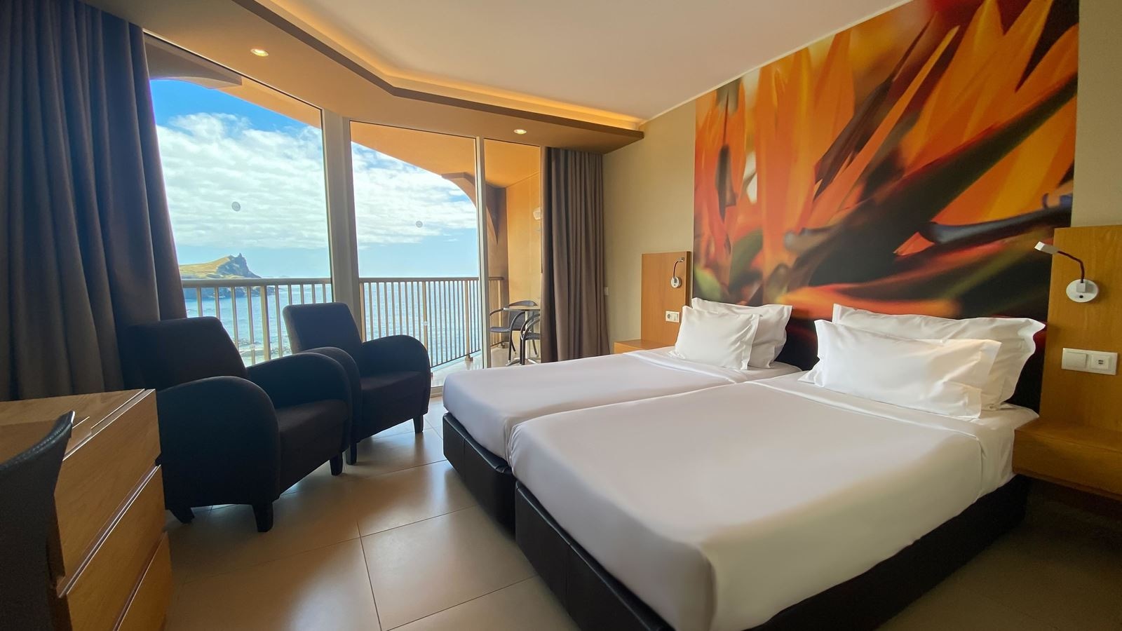 rooms-twin-partial-sea-view