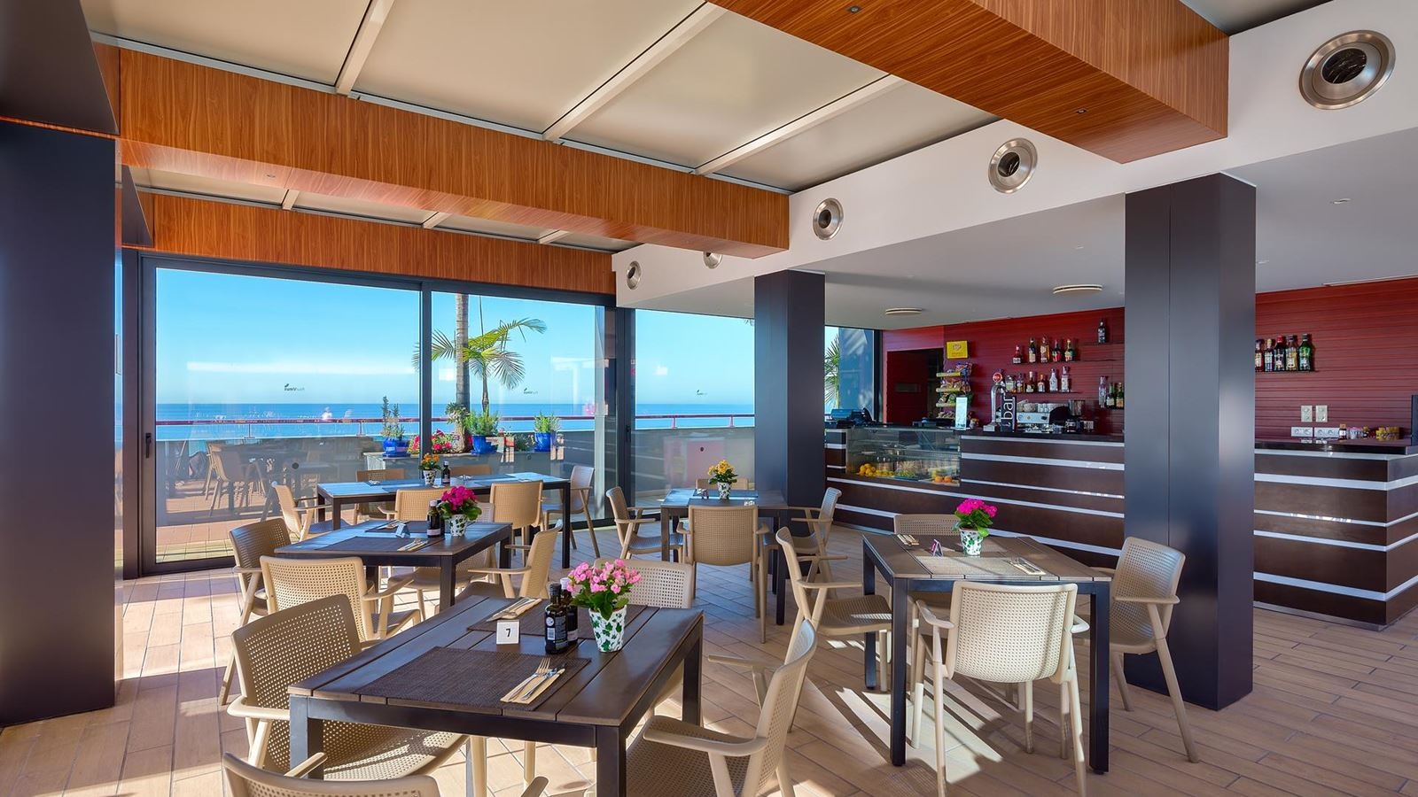 bars-al-fresco-pool-bar